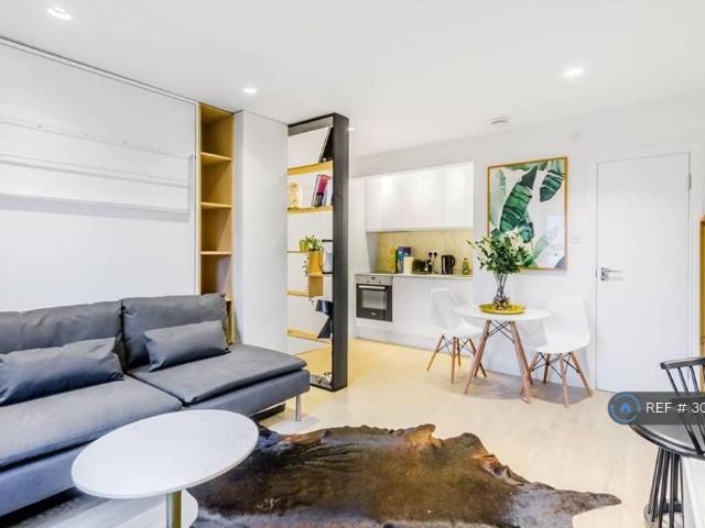 Apartment for rent in West Kensington, Greater London