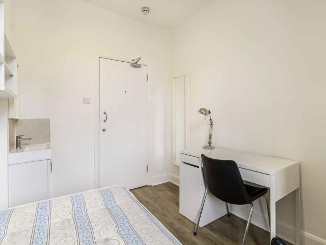 Apartment for rent in West Kensington, Greater London