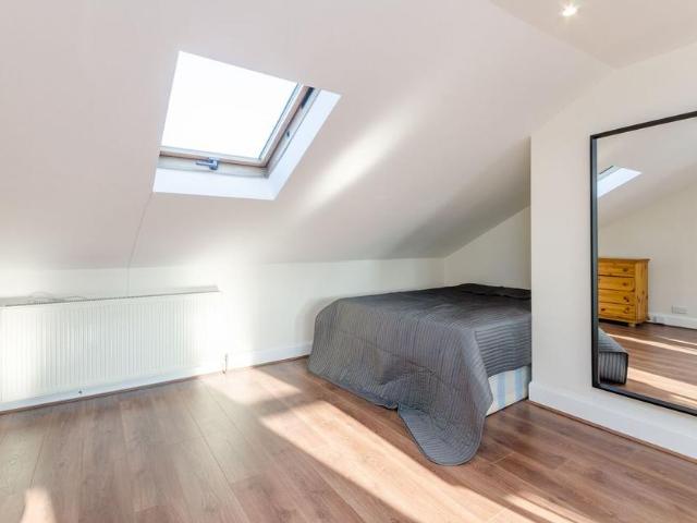 Apartment for rent in West Kensington, Greater London