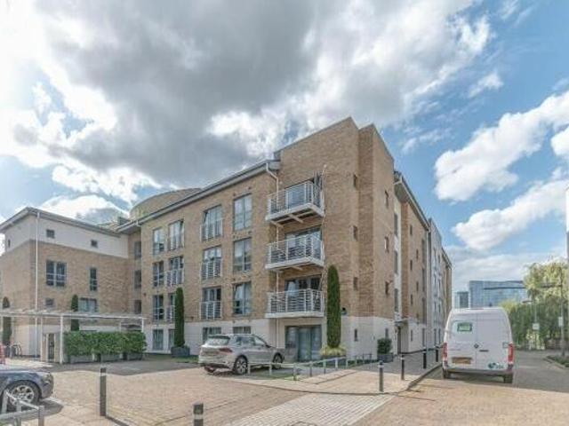 House for sale in Brentford End, Greater London