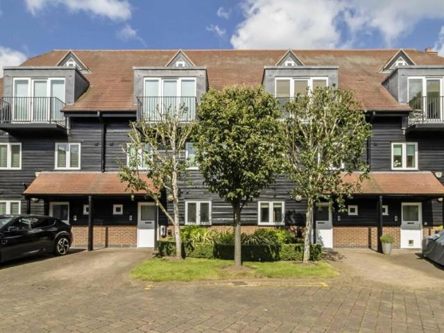 House for rent in London Borough of Hounslow, Greater London