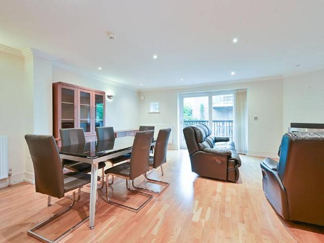 House for rent in London Borough of Hounslow, Greater London