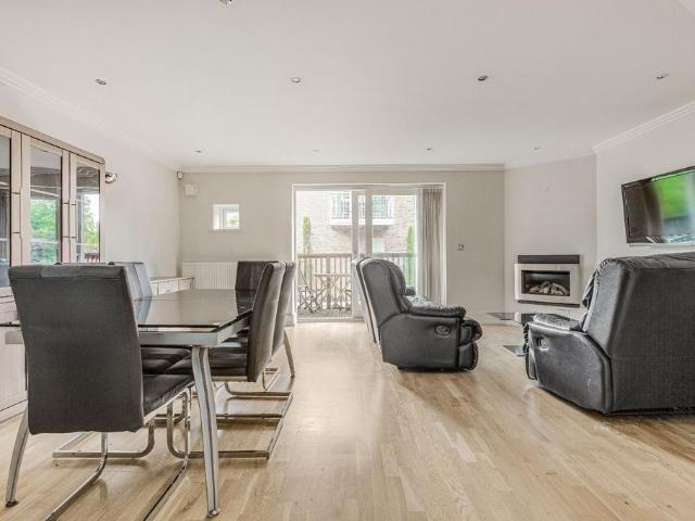 House for rent in London Borough of Hounslow, Greater London