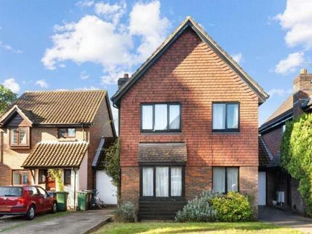 House for sale in Little Stanmore, Greater London