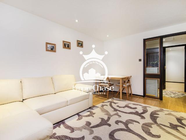 Apartment for rent in Little Stanmore, Greater London