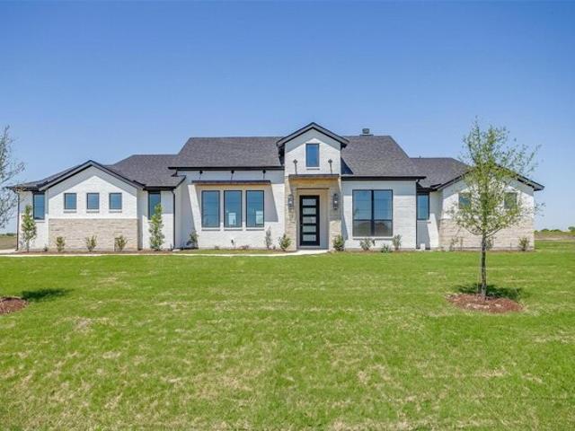 House for sale in Venus, Texas