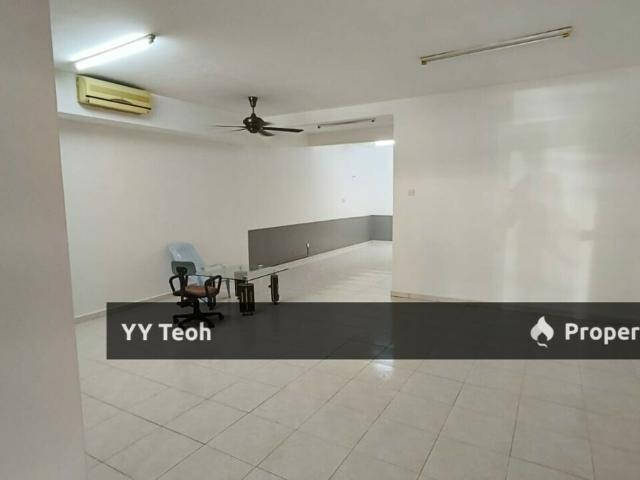 Terraced House for sale in Malaka