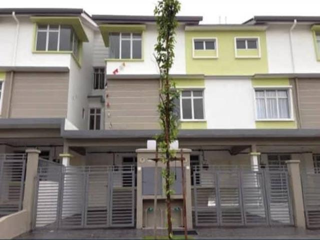 Townhouse for rent in Petaling, Subang Jaya