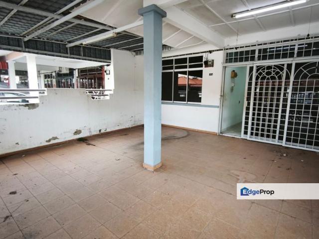House for sale in Malaka
