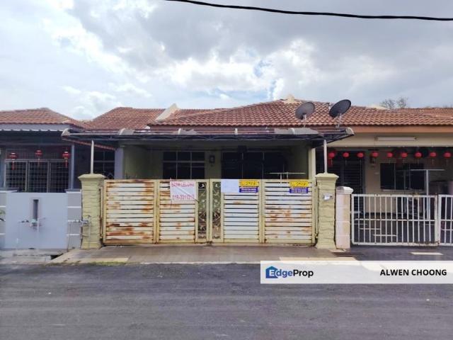 House for sale in Malaka