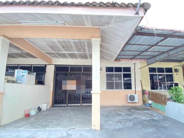 Terraced House for sale in Malaka