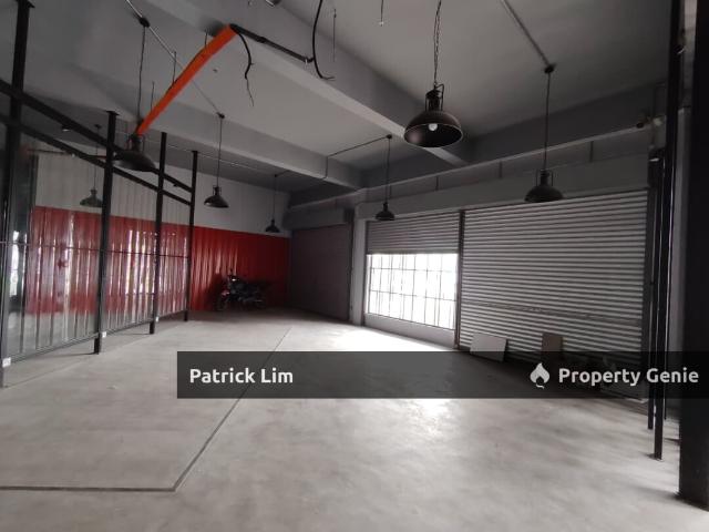 Shop for rent in Malaka