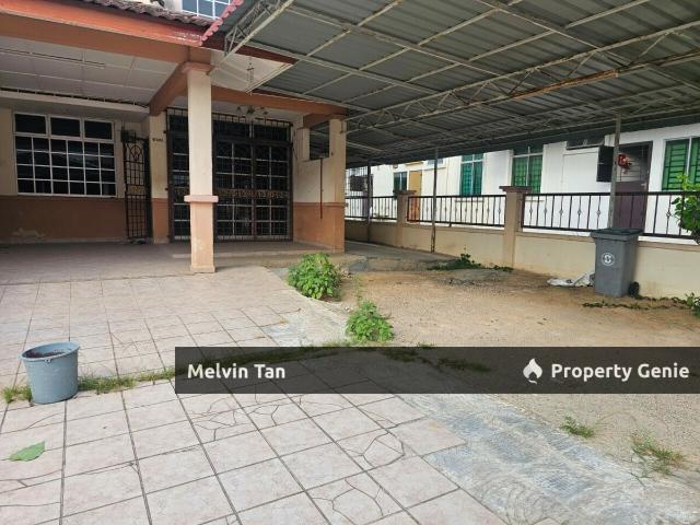 Terraced House for sale in Malaka