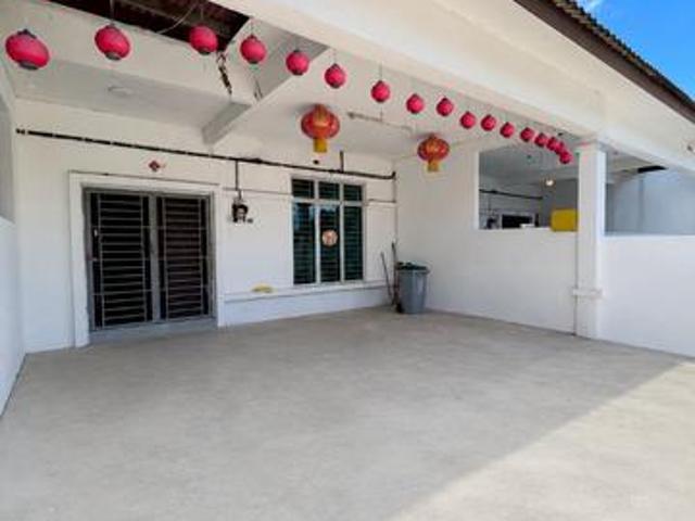 Terraced House for sale in Malaka