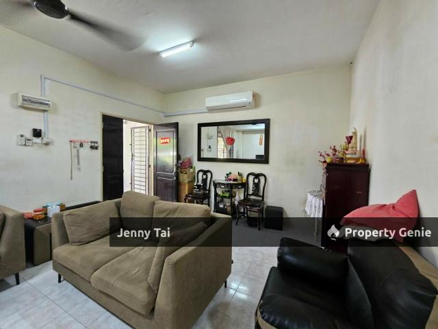 Terraced House for sale in Malaka