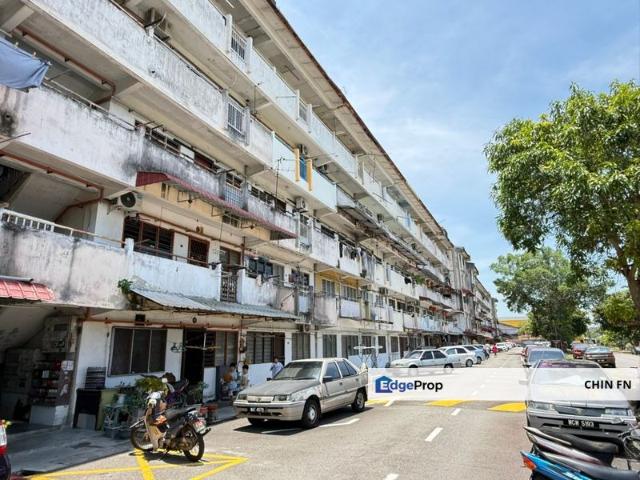 Flat for sale in Malaka