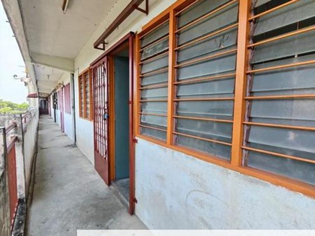 Flat for sale in Malaka
