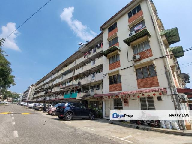 Flat for sale in Malaka