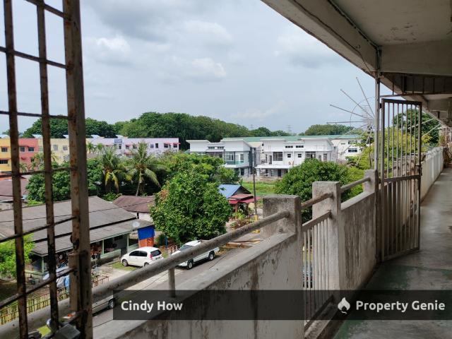 Flat for sale in Malaka
