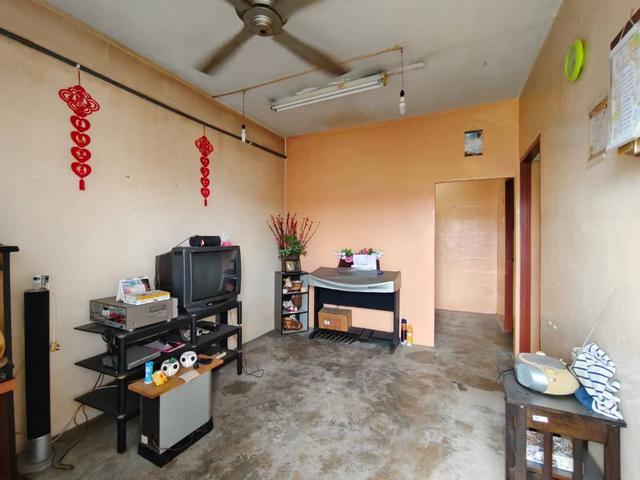 Flat for sale in Malaka