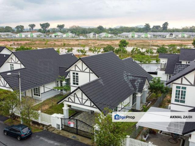 House for sale in Malaka