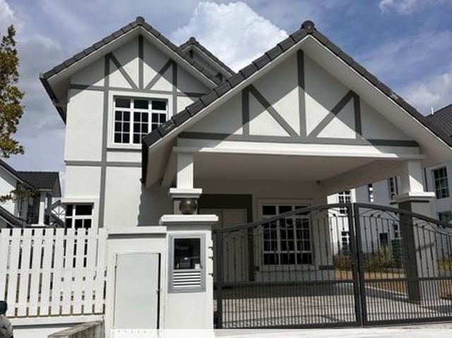 House for sale in Malaka