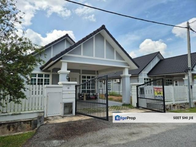 House for sale in Malaka