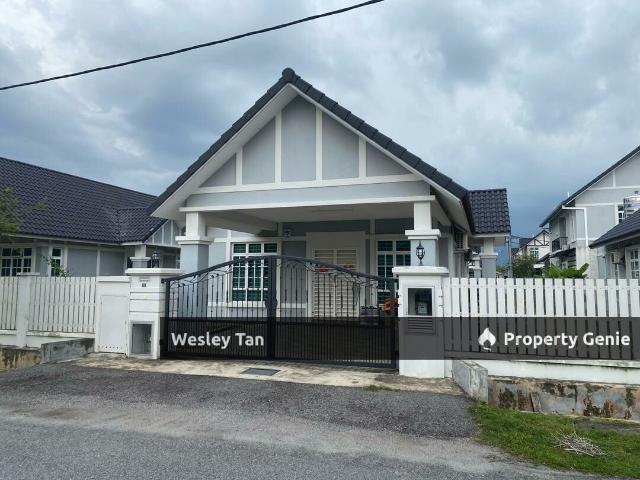 Bungalow for sale in Malaka