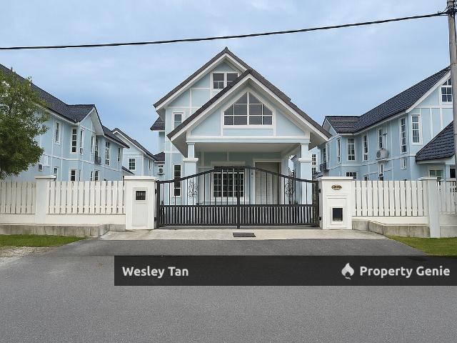 Bungalow for sale in Malaka