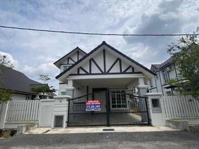 Bungalow for sale in Malaka