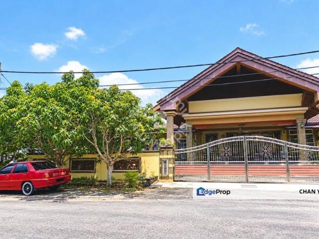 House for sale in Taman Baiduri, Sepang