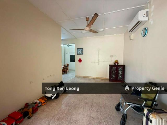 Terraced House for sale in Malaka