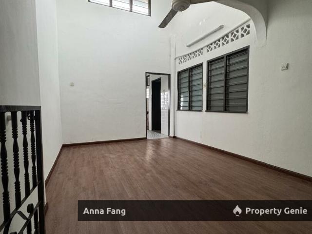 Terraced House for sale in Malaka