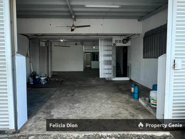 Shop for sale in Malaka