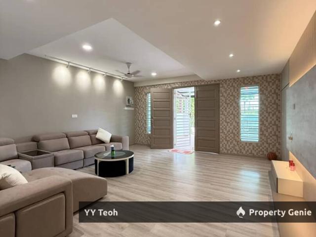 Terraced House for sale in Malaka