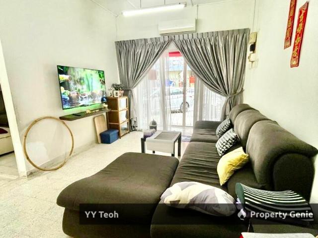 Terraced House for sale in Malaka