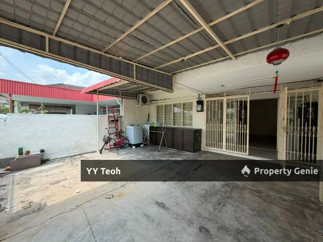 Terraced House for sale in Malaka