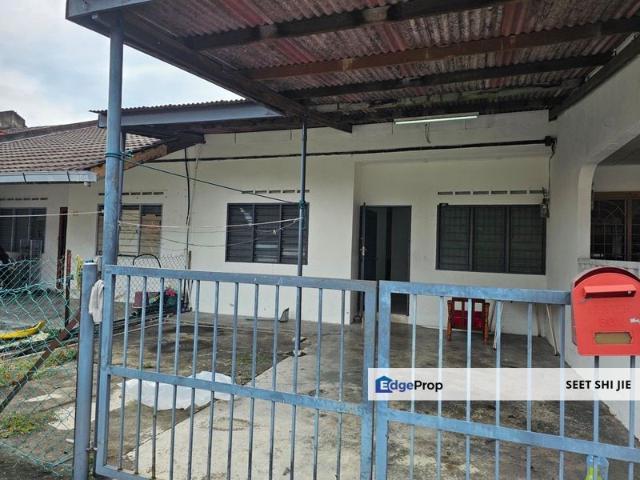 House for sale in Malaka