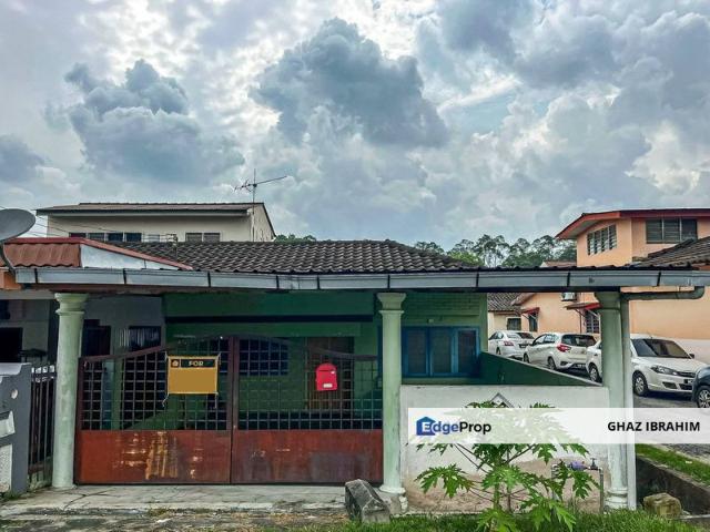 House for sale in Malaka