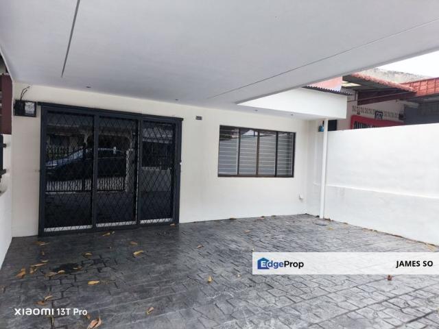 House for sale in Malaka