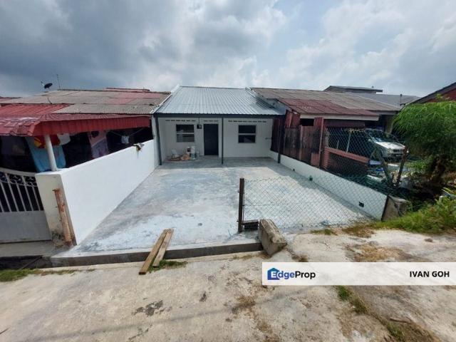 House for sale in Malaka