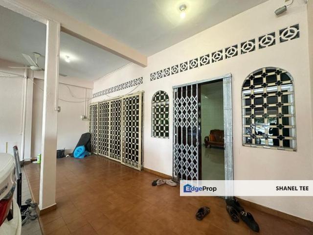 House for sale in Malaka