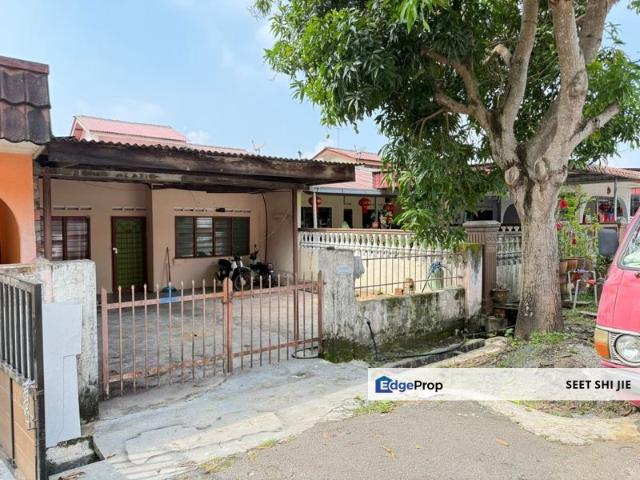 House for sale in Malaka
