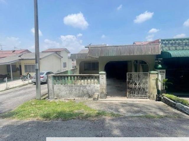 House for sale in Malaka