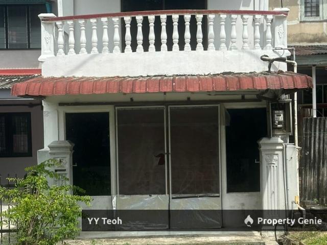 Terraced House for sale in Malaka