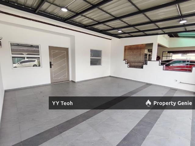 Terraced House for sale in Malaka