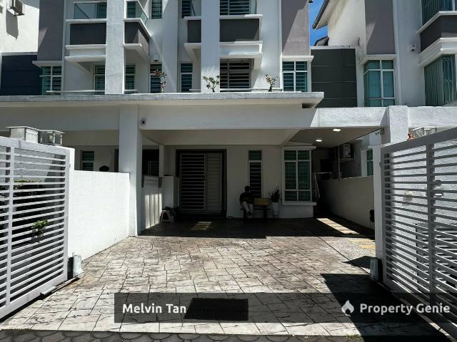 Terraced House for sale in Malaka