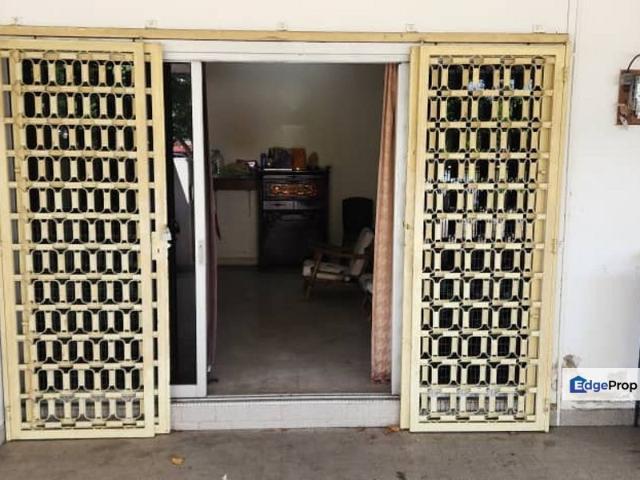 House for sale in Malaka