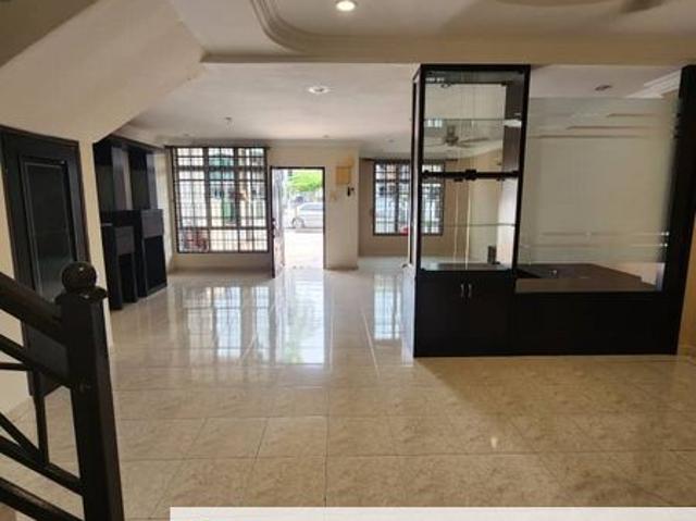 House for sale in Malaka