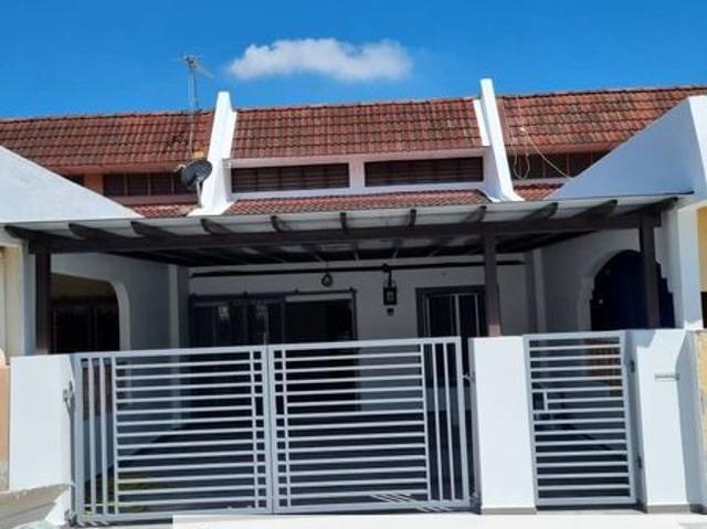 House for sale in Malaka